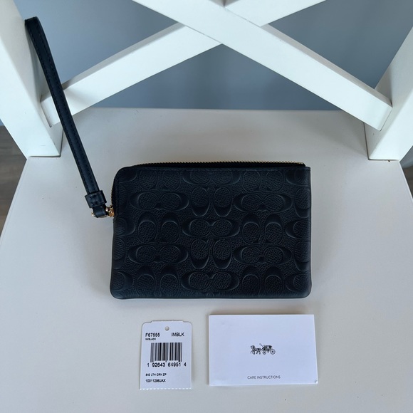 Coach Black Classic Embossed Leather Wristlet Brand New - Picture 2 of 6